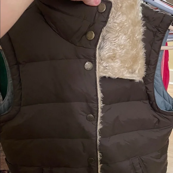 American Eagle Outfitters puffer Vest with Faux Fur - Picture 5 of 5